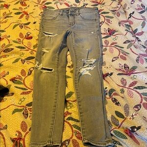Trendy Distressed Skinny Jeans in Gray